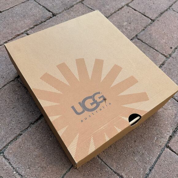 UGG Classic Short II Boots Chocolate Brown or Burnt Cedar Size US 8 - Picture 6 of 7